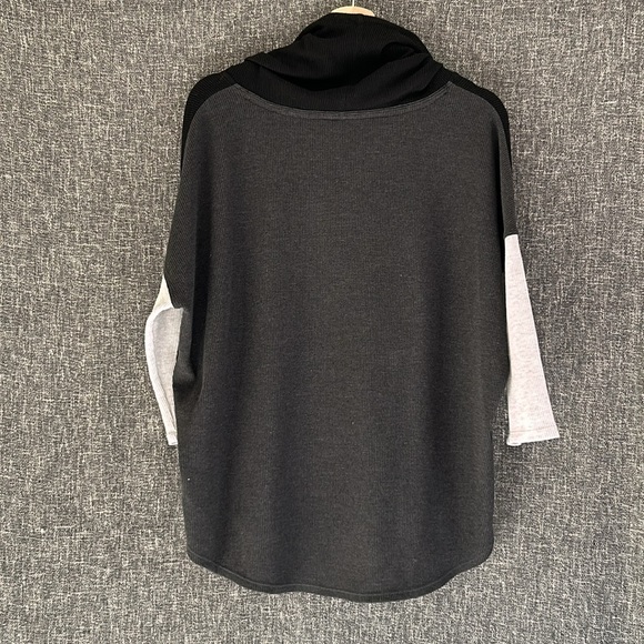 Calvin Klein performance relaxed fit colour block black and grey - Picture 2 of 10